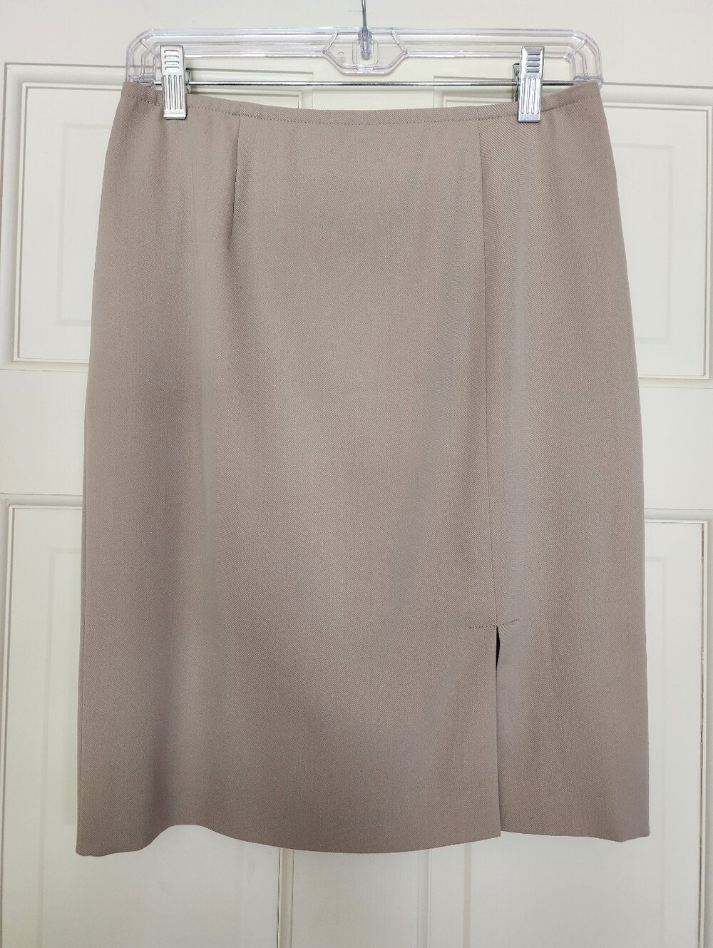 BEIGE STRAIGHT SKIRT WITH FRONT SIDE KICK PLEAT. SIZE 8 EXCELLENT CONDITION.